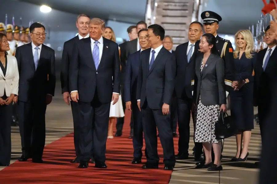 Trump inicia visita a China acompañado de Elon Musk y Jensen Huang