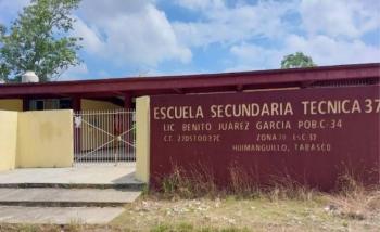 Alumno hiere con arma blanca a profesor en secundaria de Tabasco