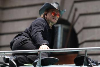 U2 desata euforia al grabar video sorpresa en el Centro Hist&oacute;rico de la CDMX