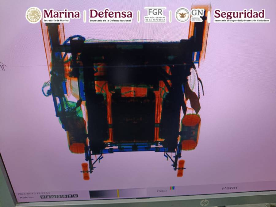 Semar asegura 8.8 kilos de coca&iacute;na ocultos en silla de ruedas en el AICM