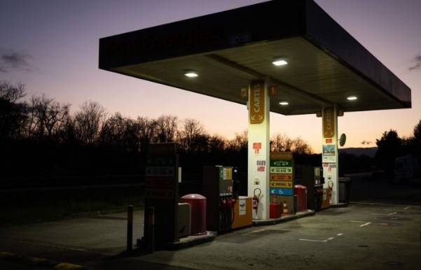 AIE alerta por ca&iacute;da r&eacute;cord de reservas petroleras por crisis en Oriente Medio