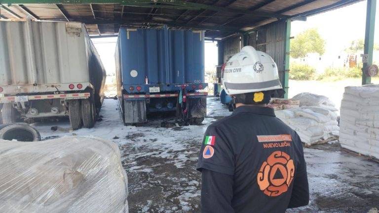Explosión en empresa de Cadereyta deja un muerto y moviliza a cuerpos de emergencia