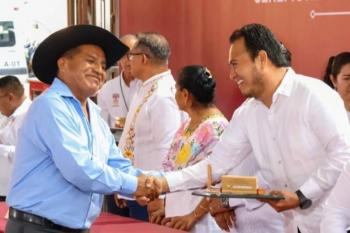 IEEPO entrega condecoraciones a 701 docentes por 30 y 40 a&ntilde;os de servicio en Oaxaca