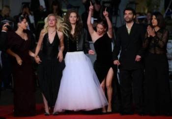 Canes polic&iacute;as rastrean estupefacientes en el Festival de Cannes