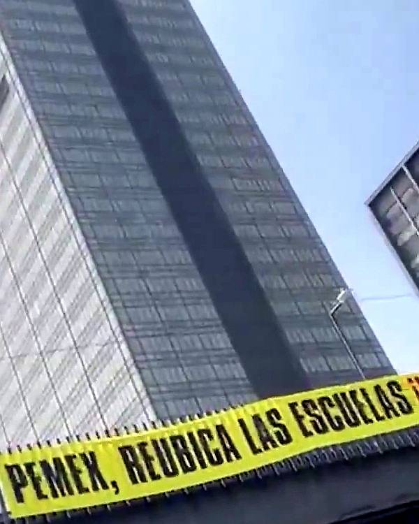 Madres de estudiantes en Dos Bocas obtienen fecha tentativa para reubicación de escuelas
