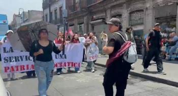 Bloqueo de estudiantes del IPN provoca caos en Eje Central y afecta servicio del Troleb&uacute;s