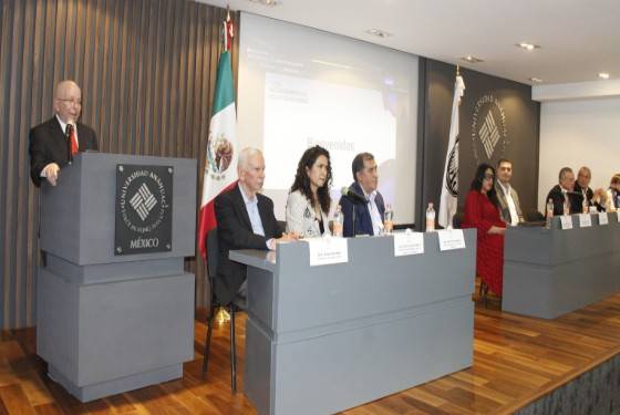 Seguro m&eacute;dico en M&eacute;xico enfrenta alza de costos y ajustes para adultos mayores