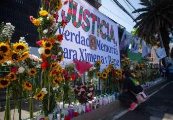 Clamor de justicia marca homenaje a Ximena Guzm&aacute;n y Jos&eacute; Mu&ntilde;oz a un a&ntilde;o de su asesinato