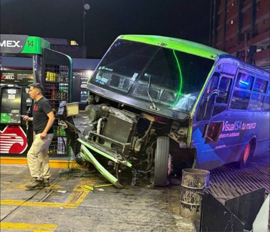 Choque de unidad de pasajeros en &Aacute;lvaro Obreg&oacute;n deja seis heridos