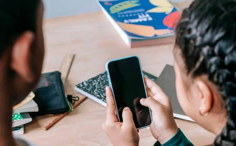 Congreso de CDMX aprueba prohibici&oacute;n de celulares en escuelas de nivel b&aacute;sico