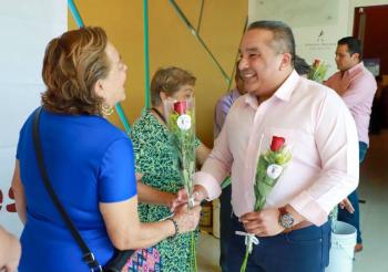 Sandra Santos y Erwin Castel&aacute;n re&uacute;nen a m&aacute;s de 400 madres en Coacalco y Tultitl&aacute;n