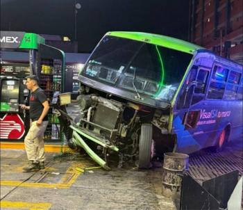 Choque de unidad de pasajeros en &Aacute;lvaro Obreg&oacute;n deja seis heridos