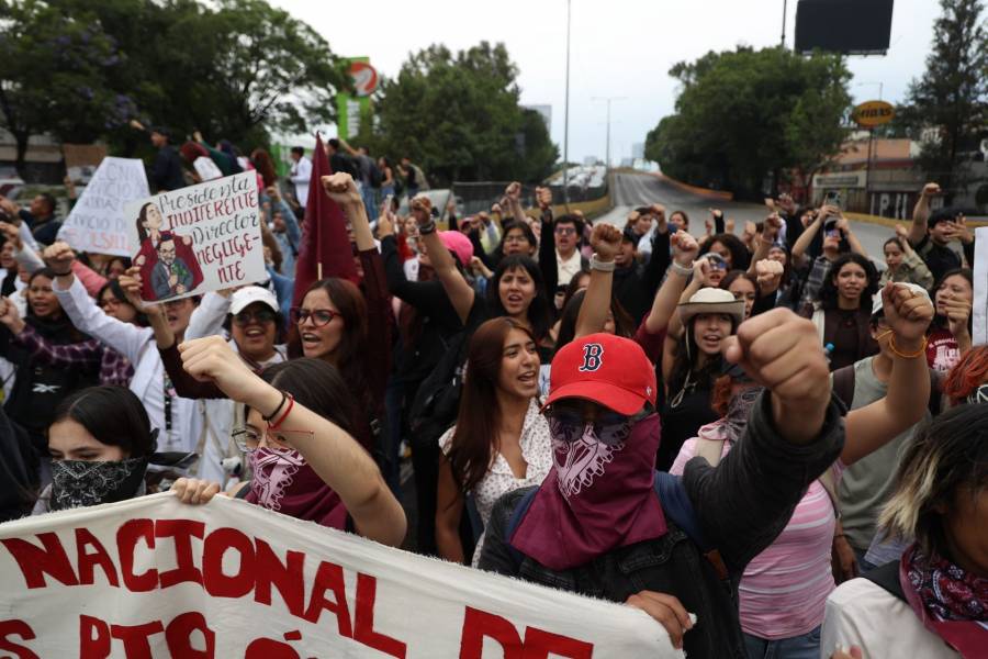 Bloqueo de estudiantes del IPN en Circuito Interior genera afectaciones viales en la CDMX