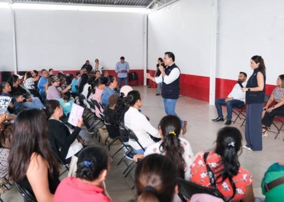 Secretario de Desarrollo Social de Quer&eacute;taro se re&uacute;ne con beneficiarios en El Marqu&eacute;s
