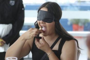 Estudiantes de la UAQ realizan experiencia gastron&oacute;mica a ciegas