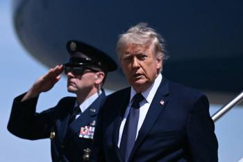 Trump cancela asistencia a boda de su hijo en Bahamas por crisis internacional