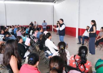 Secretario de Desarrollo Social de Quer&eacute;taro se re&uacute;ne con beneficiarios en El Marqu&eacute;s