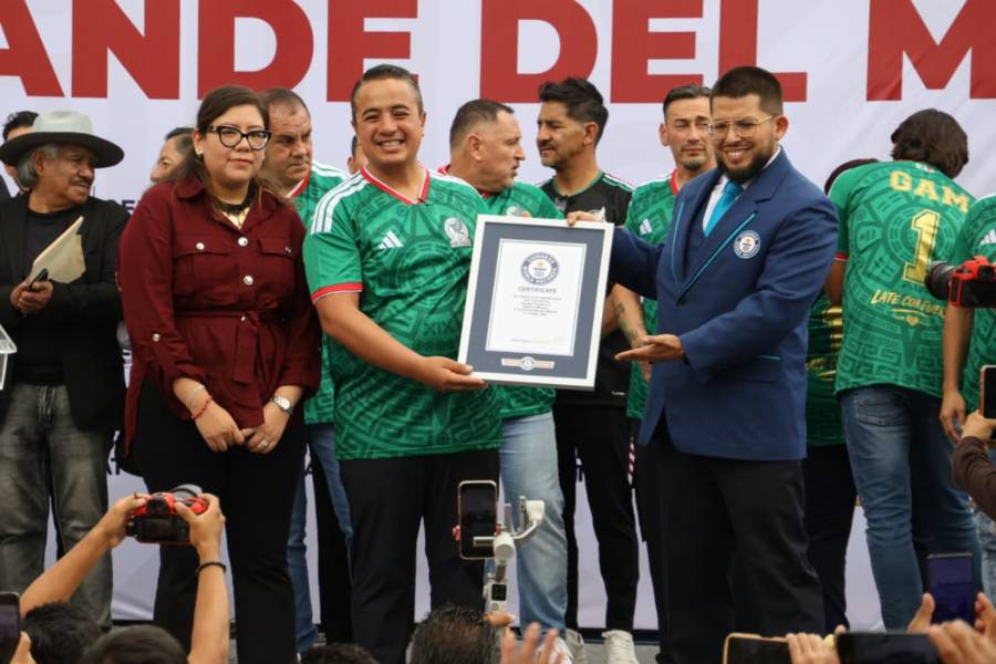 GAM obtiene R&eacute;cord Guinness por mural monumental dedicado al futbol y la historia de M&eacute;xico