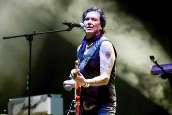 Sa&uacute;l Hern&aacute;ndez env&iacute;a mensaje de apoyo a Alejandro Marcovich durante concierto de Caifanes