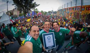 Gustavo A. Madero logra R&eacute;cord Guinness con mural futbolero de m&aacute;s de 200 metros