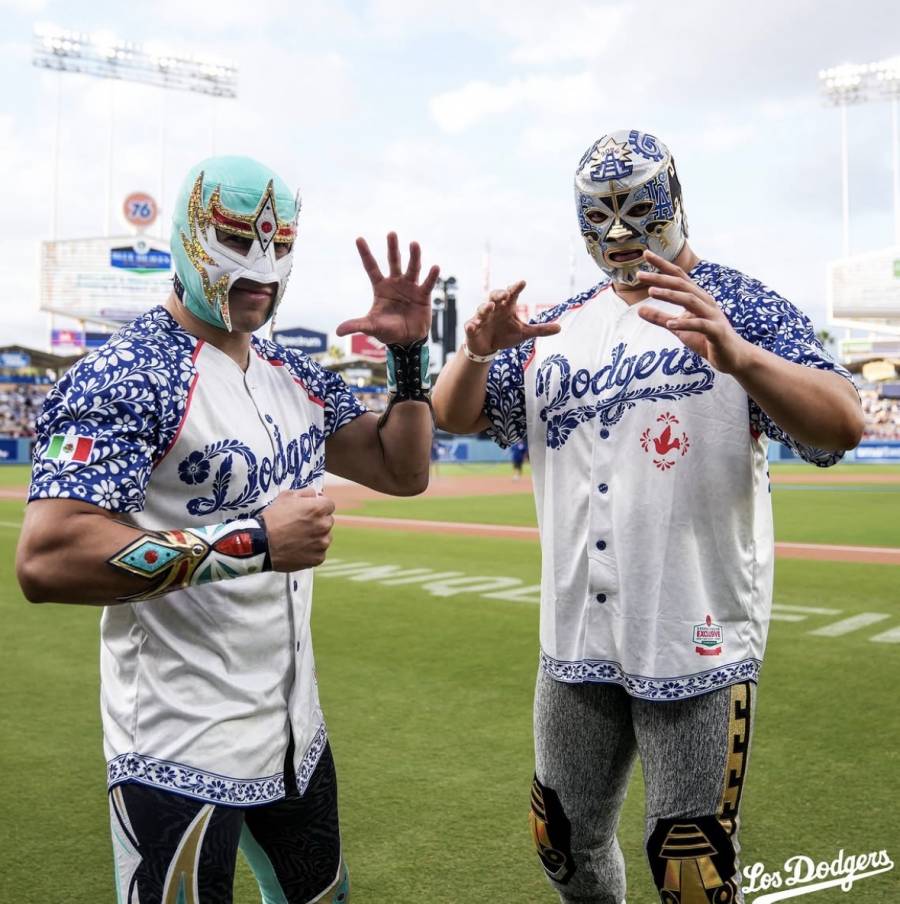 M&aacute;scara Dorada y Xelhua llevan la esencia del CMLL hasta el coraz&oacute;n de Los &Aacute;ngeles