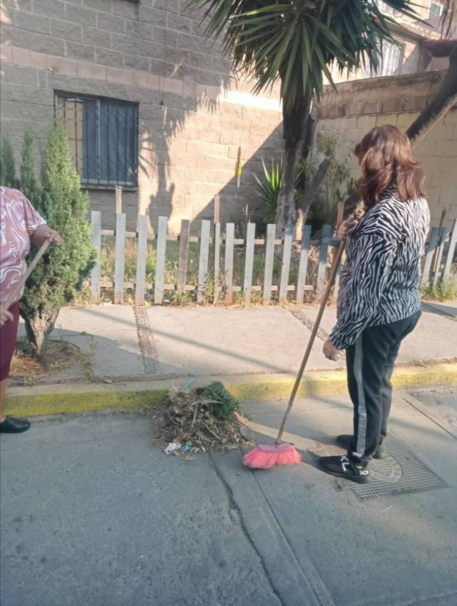 Llaman a evitar tirar basura para prevenir inundaciones en La Paz