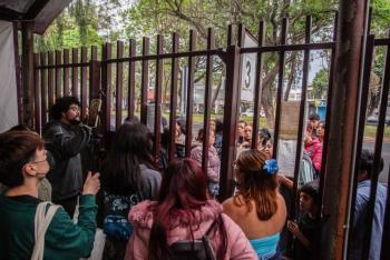 Estudiantes del IPN mantienen protesta en Canal Once tras liberar oficinas en Zacatenco