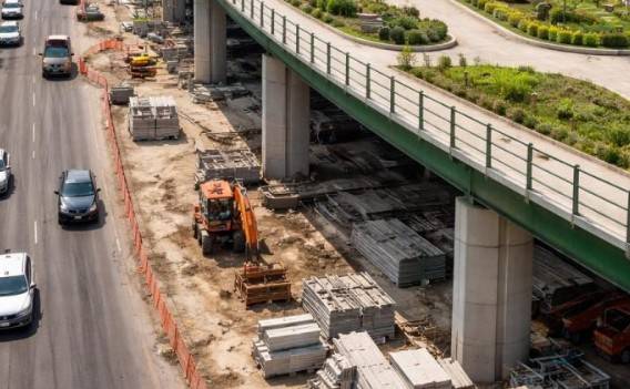 Deslizamiento de estructura met&aacute;lica en obra del parque elevado de Calzada de San Antonio Abad provoca da&ntilde;os menores