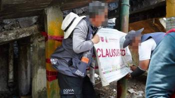 Clausuran desagues irregulares en canales de Xochimilco