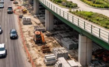 Deslizamiento de estructura met&aacute;lica en obra del parque elevado de Calzada de San Antonio Abad provoca da&ntilde;os menores