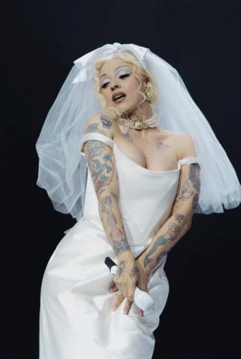 Mon Laferte conquista el Palacio de los Deportes con su versi&oacute;n m&aacute;s libre, sensual y desafiante