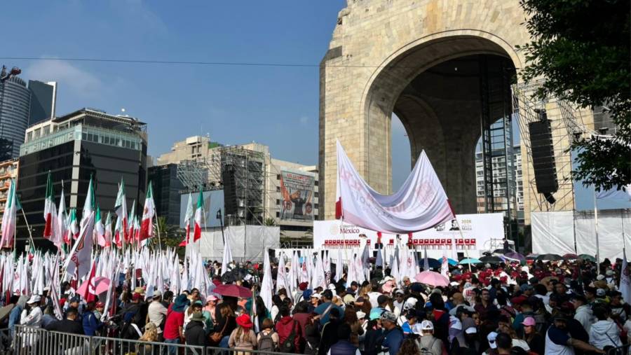 Inicia concentraci&oacute;n de simpatizantes previo al informe de Claudia Sheinbaum en el Monumento a la Revoluci&oacute;n