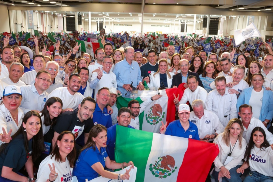 Reaparecen juntos Fox y Calder&oacute;n en acto para arropar a Maru Campos