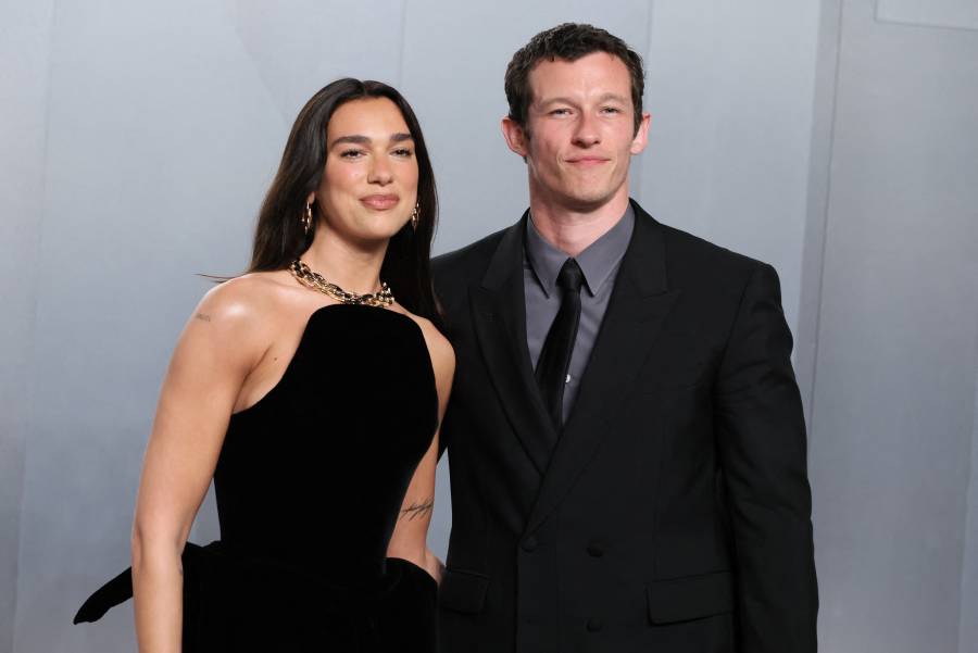 Dua Lipa se casa con el actor Callum Turner