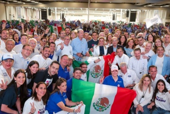Reaparecen juntos Fox y Calder&oacute;n en acto para arropar a Maru Campos