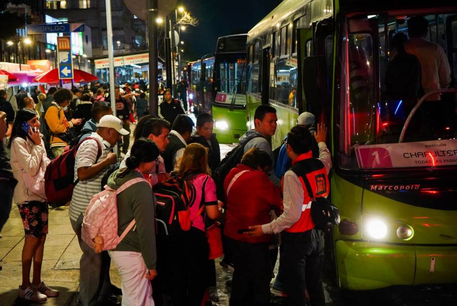 Saturaci&oacute;n y retrasos complican la movilidad en la L&iacute;nea 2 del Metro capitalino