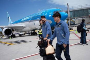 Parte de la Selecci&oacute;n de Argentina llega a EEUU