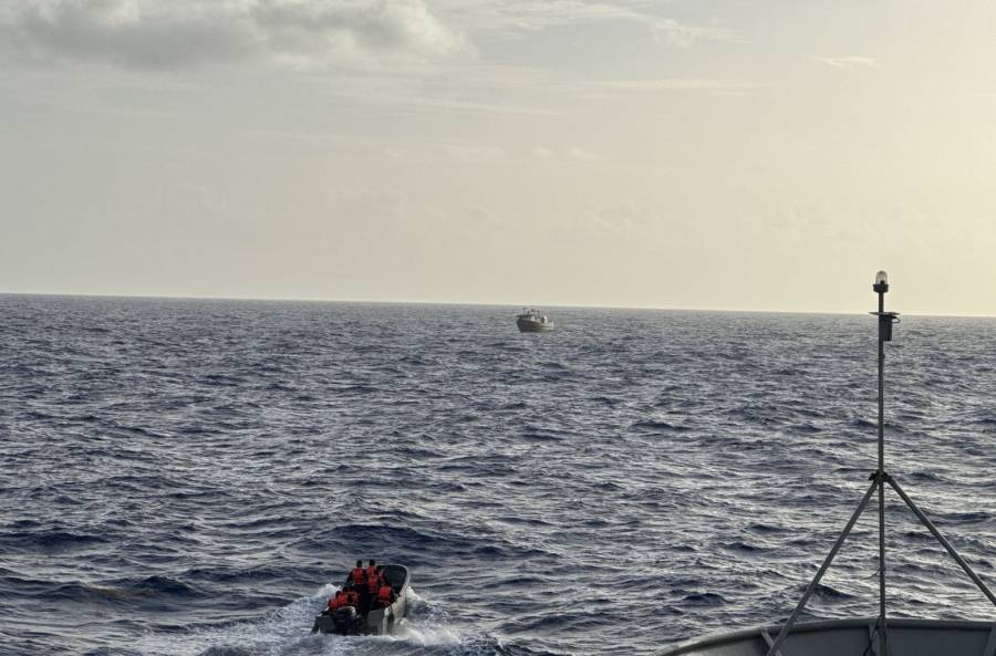 Armada de M&eacute;xico rescata embarcaci&oacute;n extranjera tras varios d&iacute;as incomunicada en el Caribe Mexicano