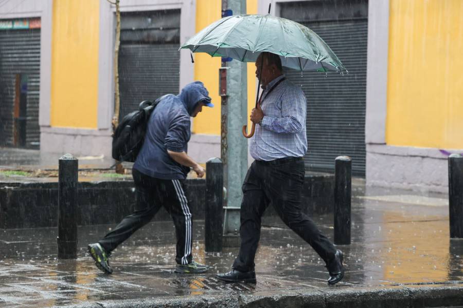 Prevén lluvias, granizo y ambiente cálido este martes en la Ciudad de México 