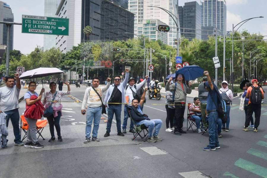 Bloqueos de la CNTE y comerciantes paralizan Paseo de la Reforma y Eje Central en CDMX    