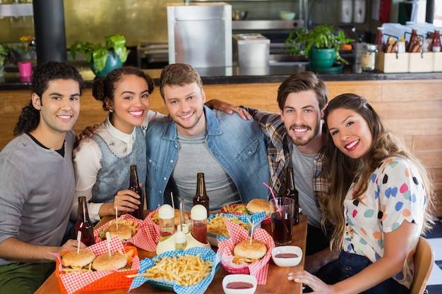 El s&iacute;mbolo de ingenio y camarader&iacute;a que marc&oacute; una &eacute;poca regresa al mercado