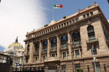 Banxico reporta ajuste a la baja en pron&oacute;stico de crecimiento del PIB para 2026