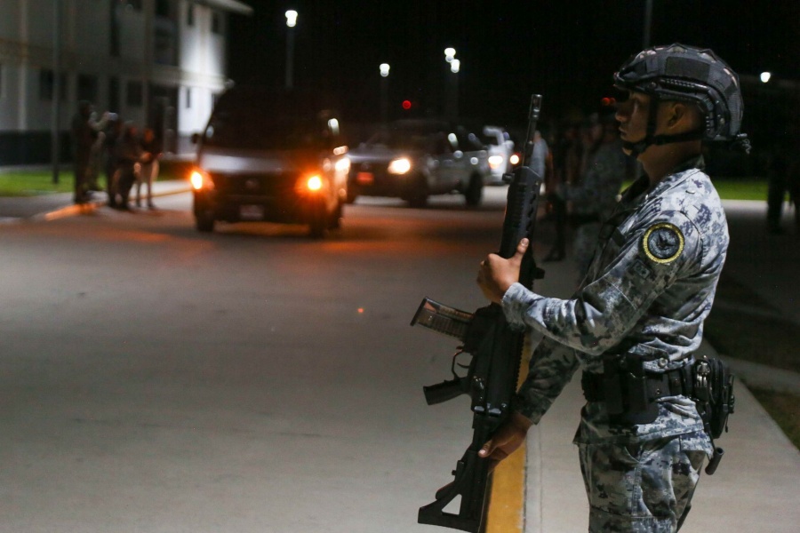 Detienen a 11 presuntos extorsionadores en Acapulco; aseguran armas y veh&iacute;culos