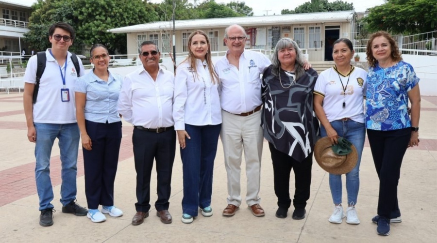 Secretario de Educaci&oacute;n de Guanajuato recorre secundarias en Le&oacute;n con nueva delegada regional