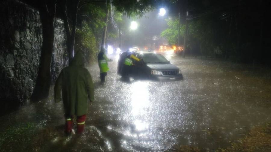 Lluvias intensas activan alerta púrpura en Cuajimalpa y provocan encharcamientos    