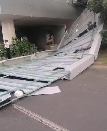 Colapso de techumbre en puente del AICM deja una conductora lesionada