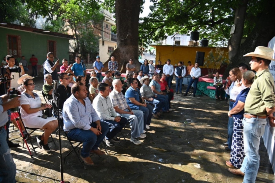 CEI presenta proyecto de reconstrucci&oacute;n de puente peatonal en Jalpan de Serra
