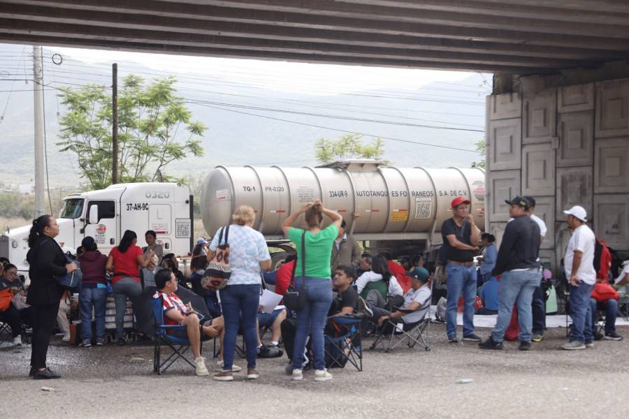 CNTE bloquea casetas y carreteras rumbo a la CDMX en jornada de protesta
