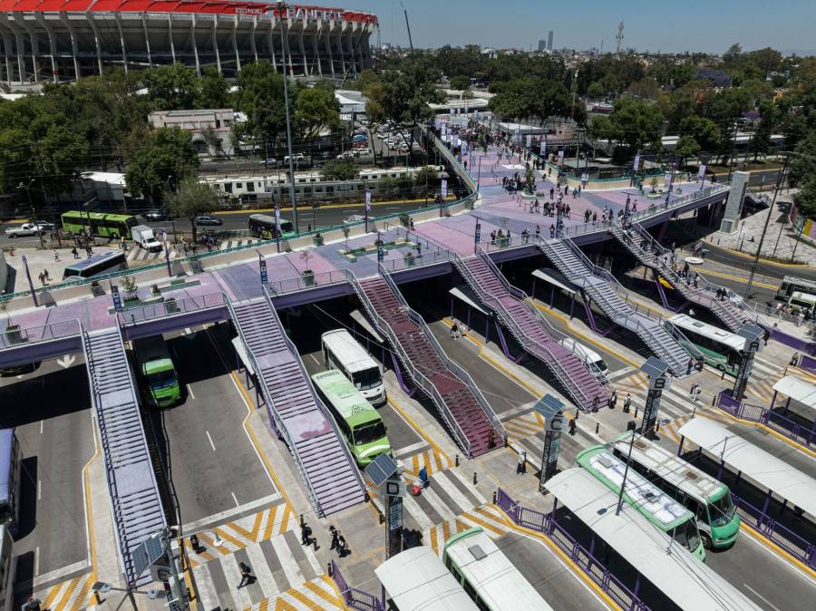 Vecinos protestan por obras en cruce de Miramontes y Calle Puente en Tlalpan   