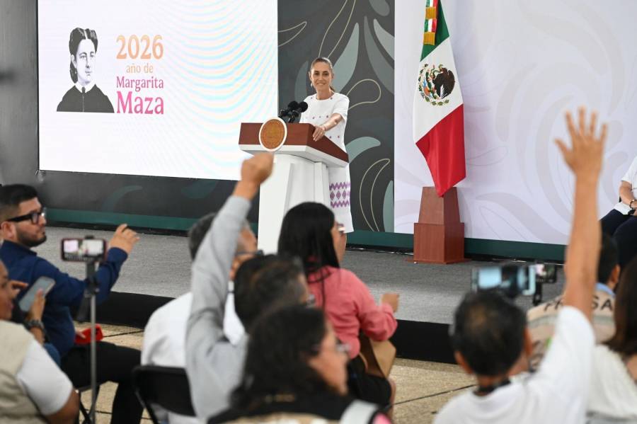 Sheinbaum reivindica escuelas públicas y entrega beca Rita Cetina en Veracruz    